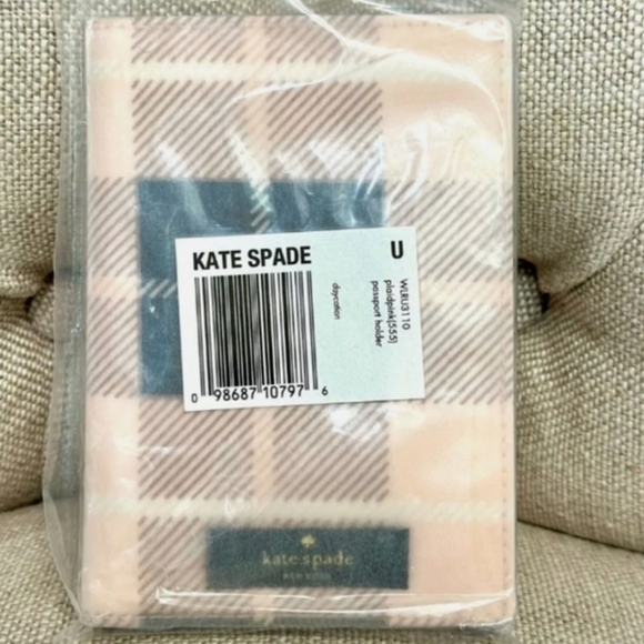 Kate Spade New York Passport Case Daycation Plaid Pink NWT - Picture 1 of 4